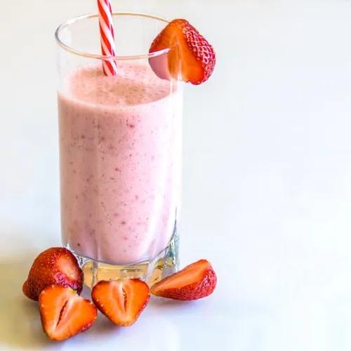 19931543_smoothie-a-la-fraise