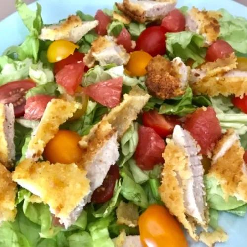 192761336_salade-de-crudites-et-poulet-pane