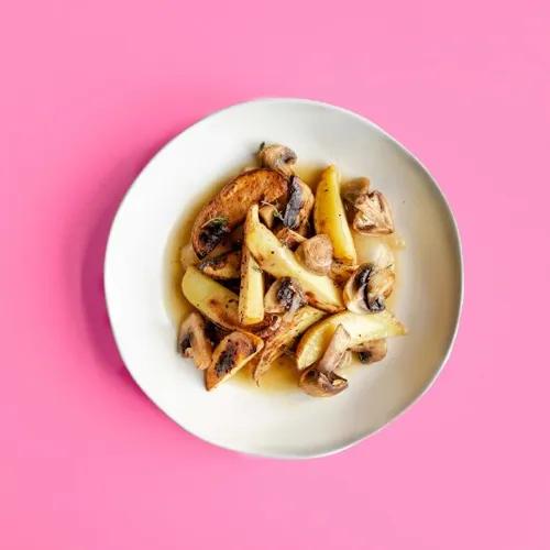 1956213_poelee-de-pommes-de-terre-aux-champignons-frais