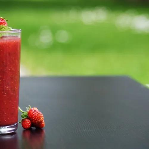 1968134_smoothie-a-la-fraise-et-banane-sans-lait