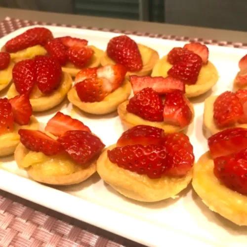 20741849_tartelettes-de-fraises-a-la-creme-patissiere