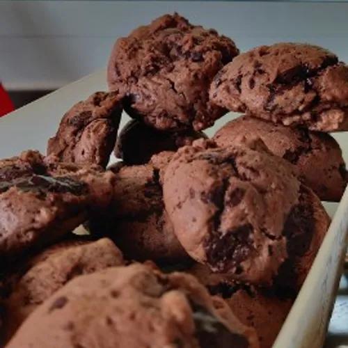 20791459_cookies-tout-chocolat-maison