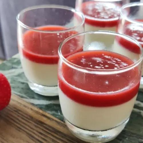 212620-panna-cotta-au-coulis-de-fraises