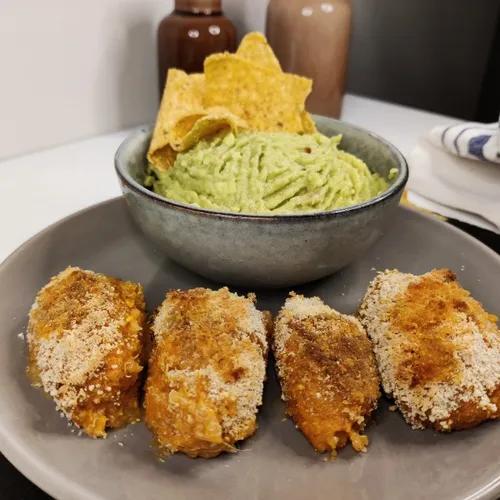 2211111119-croquettes-de-patate-douce-au-quinoa-et-guacamole
