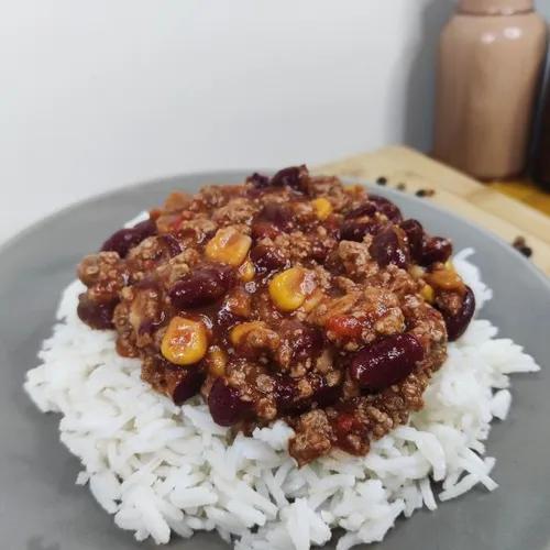 221211154-chili-con-carne-accompagne-de-son-riz