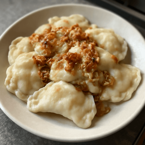 2515660-varenyky-aux-pommes-de-terre-et-oignons-caramelises