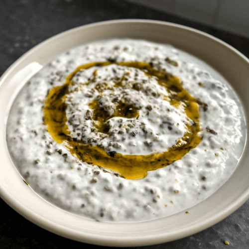 25165220-sauce-au-yaourt-turc-avec-menthe-et-ail