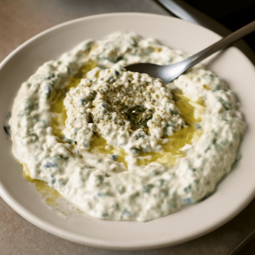 2518580-meze-de-tarator-au-yaourt-et-concombre