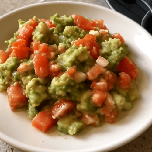 guacamole-authentique-aux-tomates-et-oignons