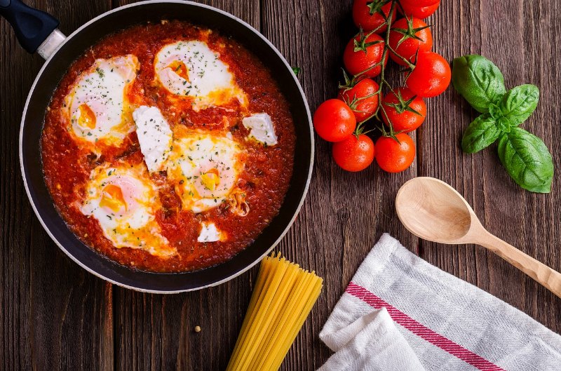 19162119_oeufs-aux-tomates