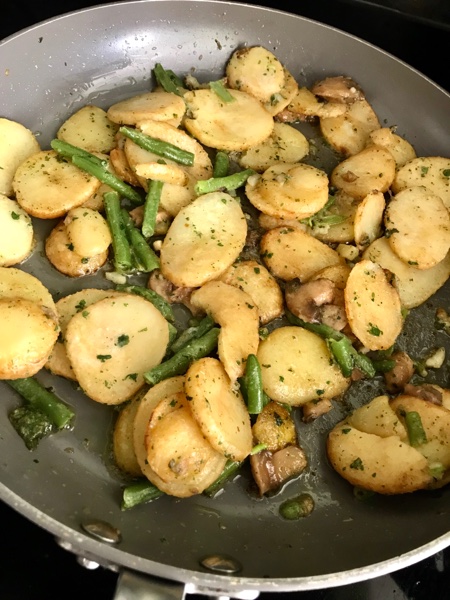 192251358_poelee-sarladaise-aux-legumes-du-jardin