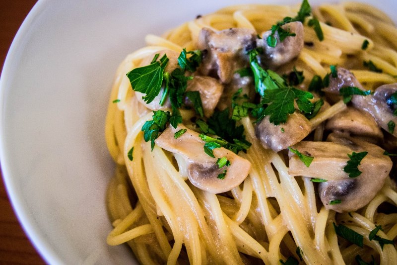 19261357_spaghetti-aux-champignons-et-a-la-creme