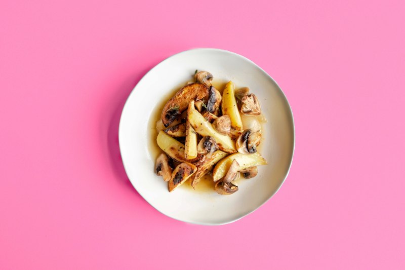 1956213_poelee-de-pommes-de-terre-aux-champignons-frais