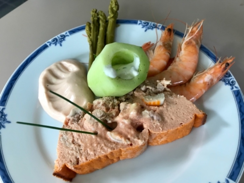 19682029_terrine-de-poisson-avec-sauce-cocktail