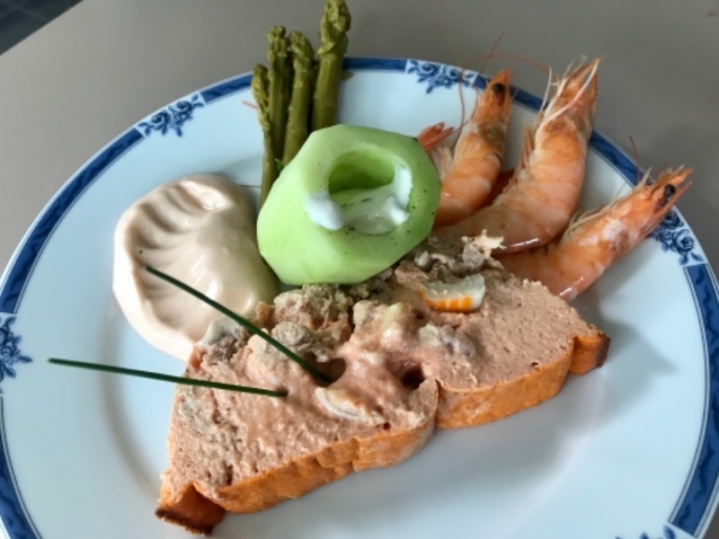 Terrine De Poisson Avec Sauce Cocktail