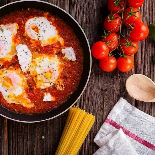 Oeufs aux tomates