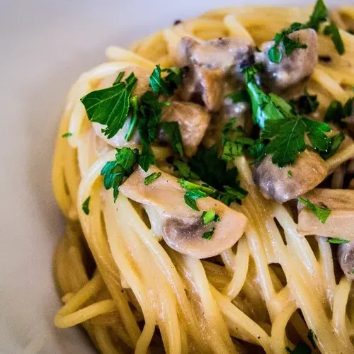 Spaghetti aux champignons et à la crème