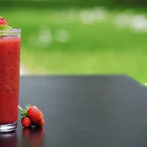 Smoothie à la fraise et banane sans lait recipe
