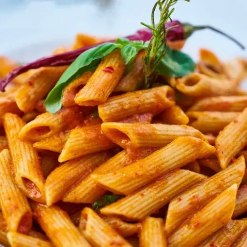 Pâtes à la sauce tomate et basilic
