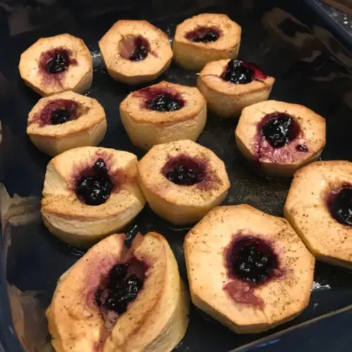 Pomme cuite à la myrtille recipe