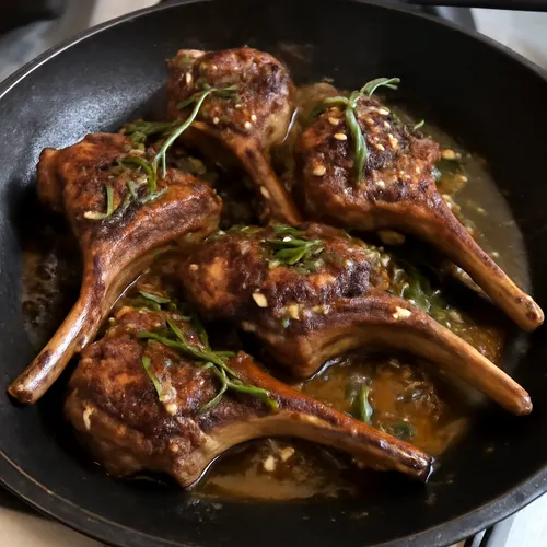 Côtelettes d'agneau chiliennes rôties à l'ail et romarin